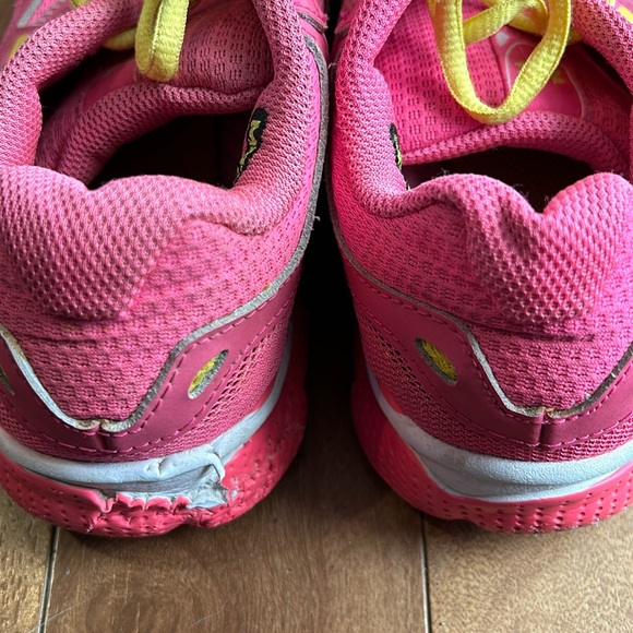 👠BOGO FREE👠UNDER ARMOUR💫Girls Youth Hot Pink Running Sneakers - Picture 4 of 8